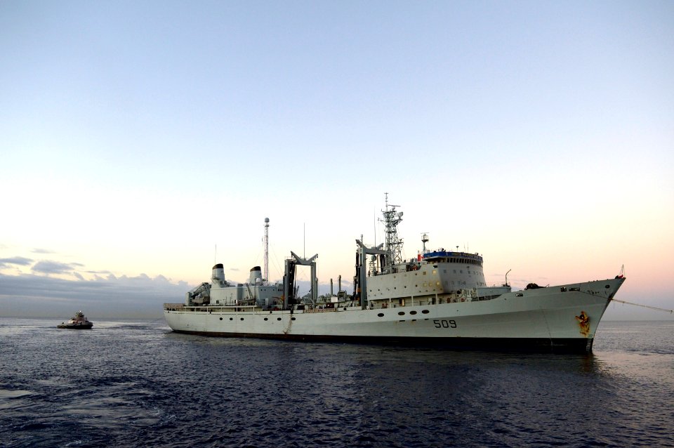 Assistance at sea 140306-N-DX698-118