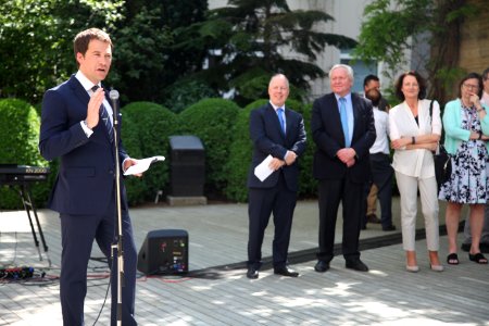 Assistant cultural affairs Officer Scott Robinson gives Remarks at Berlin Day 2017 (34822024105)