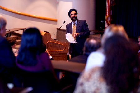 Assistant Director for Consumer Response Sartaj Alag speaks to CFPB employees (7349221034)
