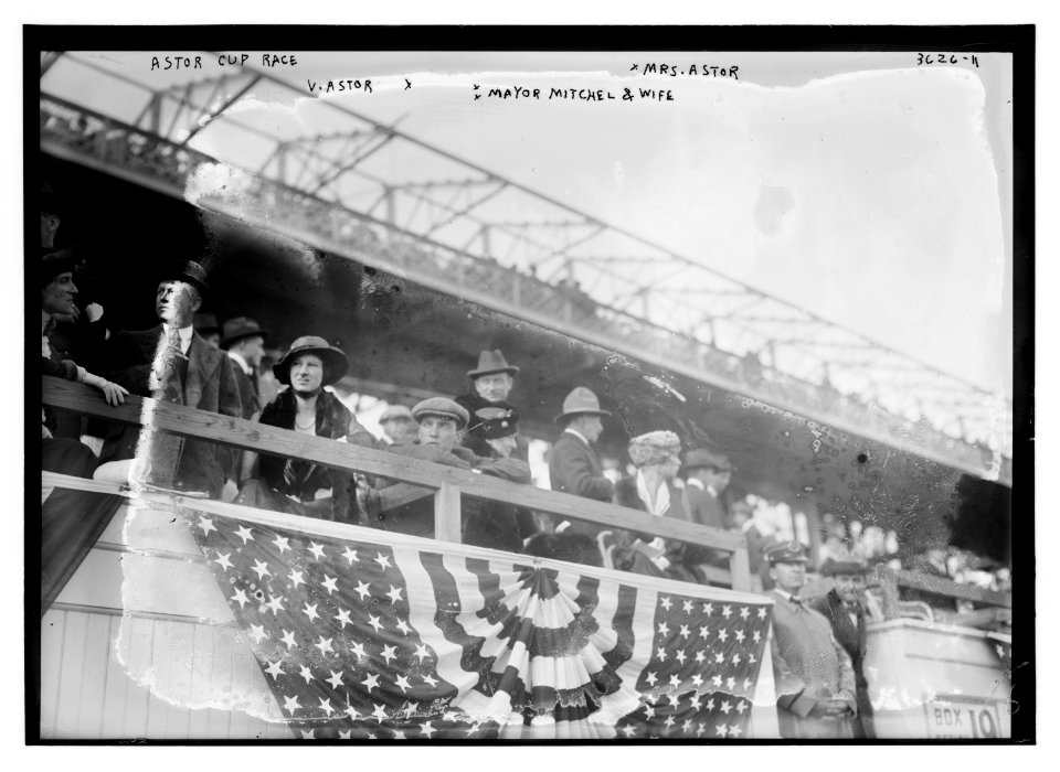 Astor Cup Race - V. Astor, Mrs. Astor, Mayor Mitchel and wife LCCN2014700000