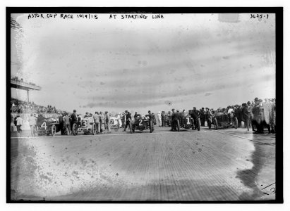 Astor Cup Race, 10-9-15, at starting line LCCN2014699988