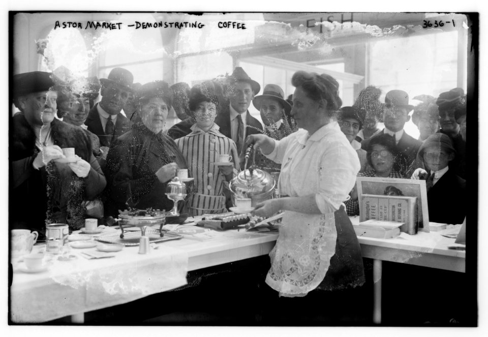 Astor Market - Demonstrating Coffee LCCN2014700093