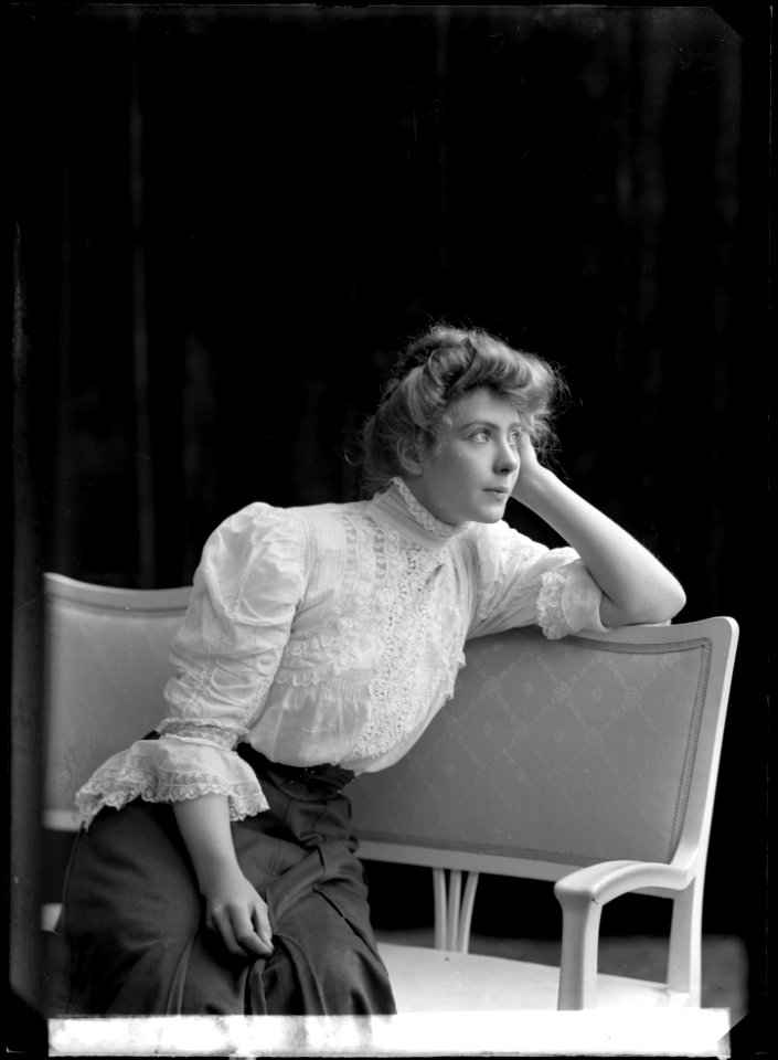Astri Torsell in Livets maskerad at Dramatiska teatern 1906 - SMV - NT035