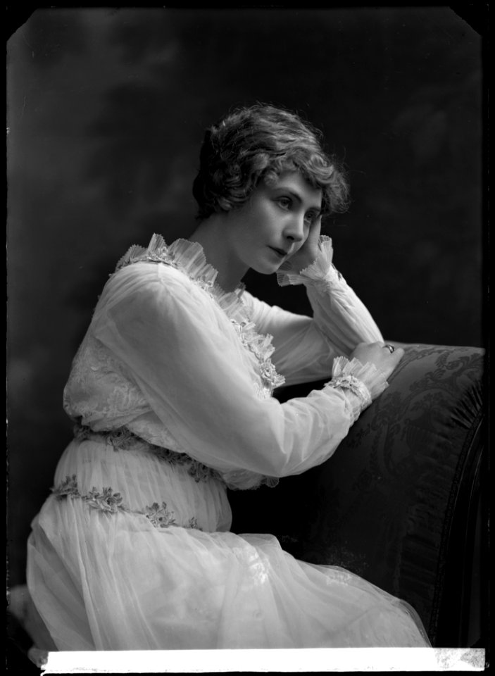 Astri Torsell as Helene de Trevillac in Äventyret at Dramaten 1915 - SMV - GT040