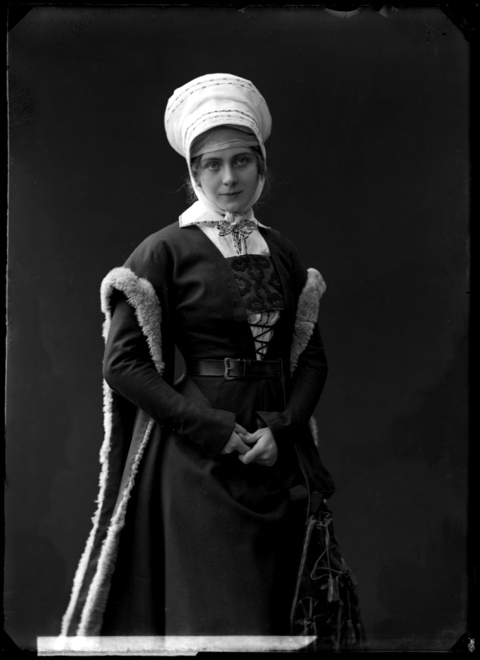Astri Torsell as Christina in Mäster Olof at Dramaten 1908 - SMV - GT039