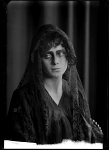 Astri Torsell as Elisabeth in Lågor i dunklet at Svenska teatern 1905 - SMV - GT032