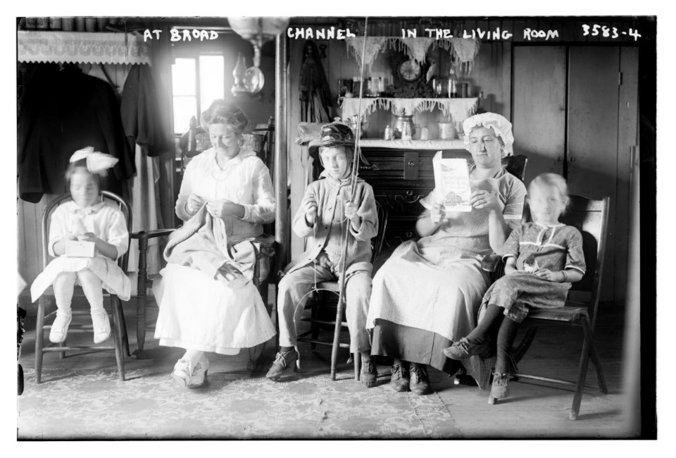 At Broad Channel - in the living room LCCN2014699783
