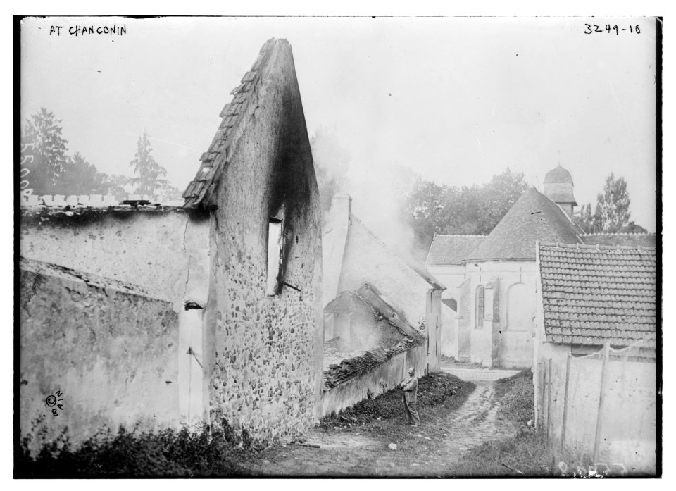 At Chanconin (i.e., Chauconin-Neufmontiers) LCCN2014697641