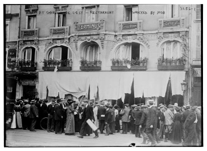 At Gare De L'Est -- Restaurant (LOC)