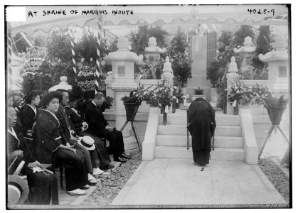 At shrine of Marquis Inouye LCCN2014703006