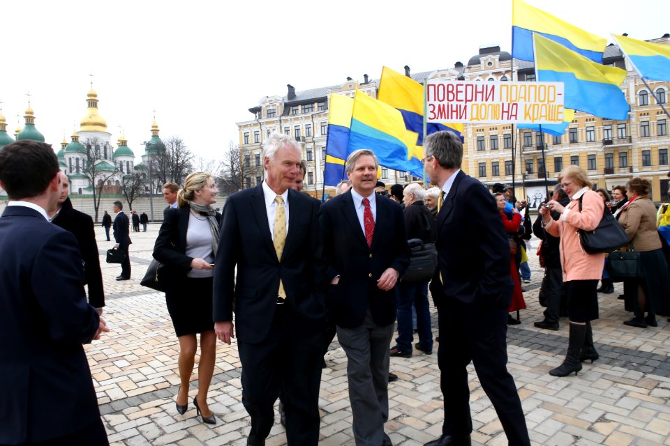 At St. Sophia Square (13176588915)