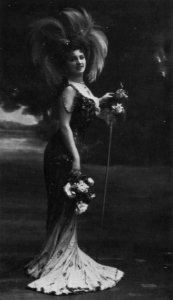 Atelier Nadar - Arlette Dorgère, Schauspielerin, im Bühnenkostüm (Zeno Fotografie)