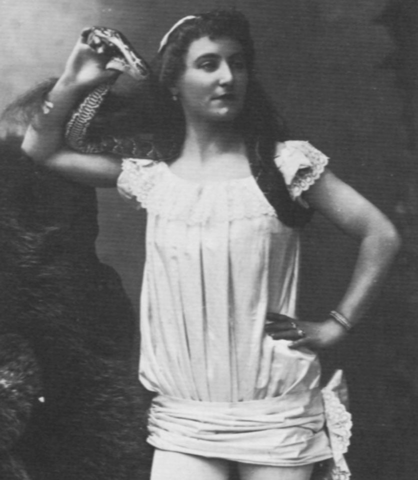 Atelier Nadar - Mademoiselle Paula, Schlangenbeschwörerin (Zeno Fotografie)
