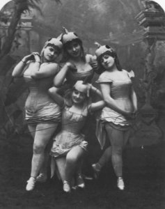 Atelier Nadar - Tanzgruppe der Folies-Bergère (Zeno Fotografie)