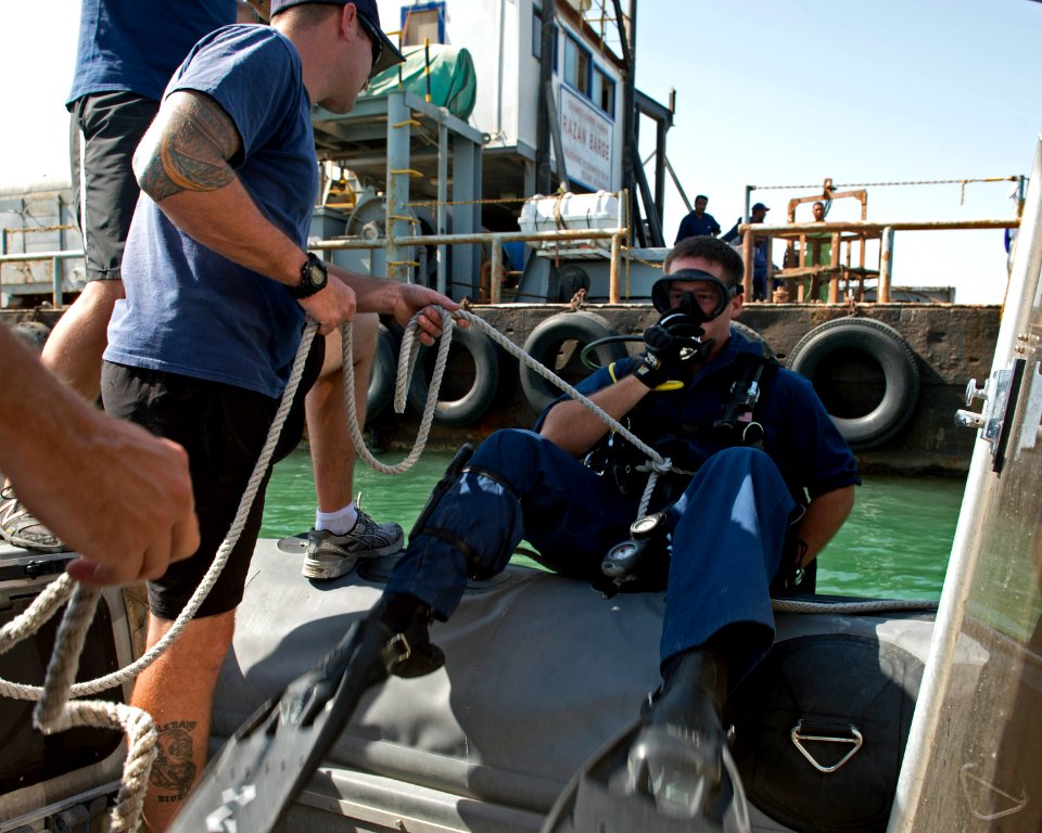 ATFP dive 121016-N-CI175-014