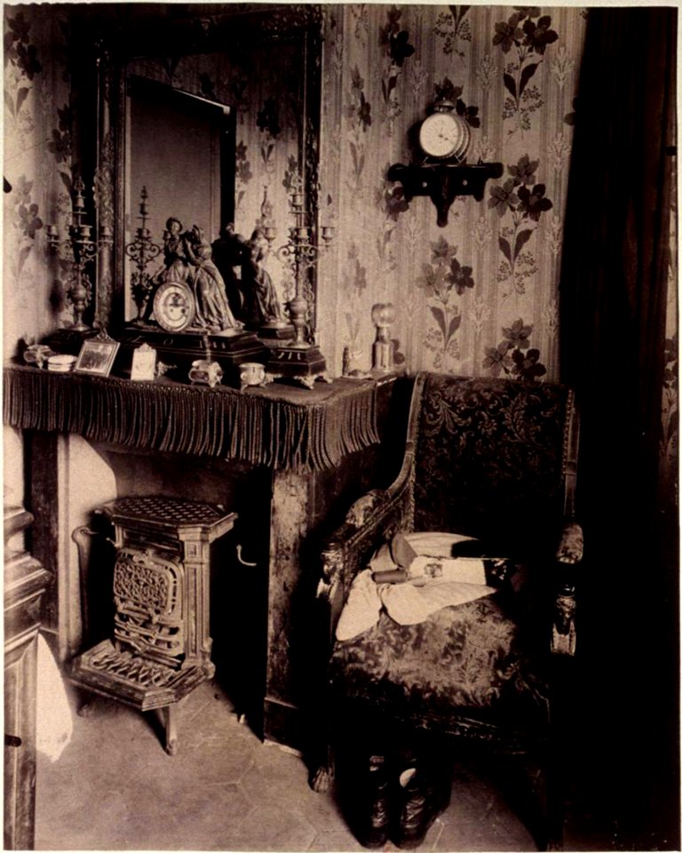 Atget Intérieur d'un ouvrier rue de Romainville (cropped)