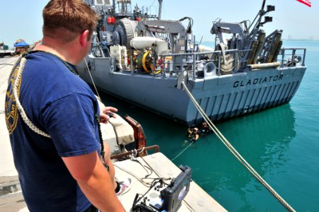 ATFP Dive 130402-N-CG436-014
