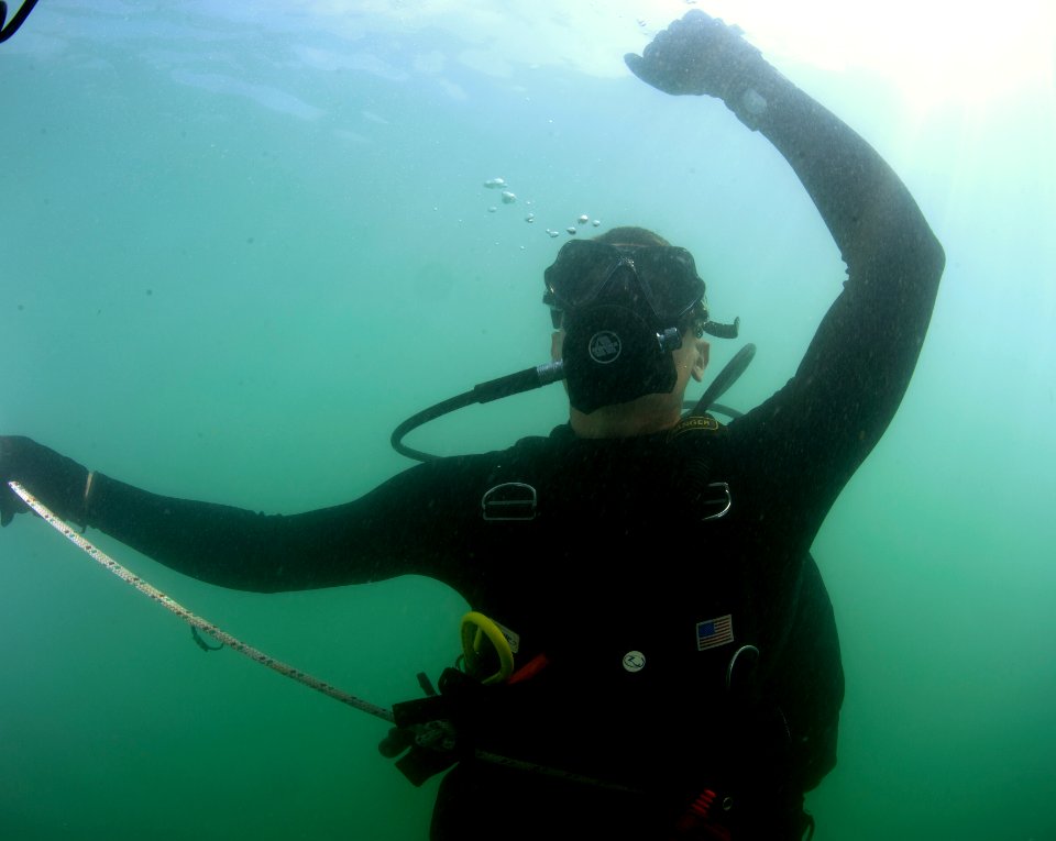 ATFP dive 130130-N-CG436-018
