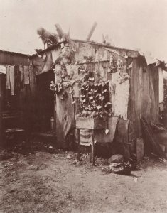 Atget, Eugène - Die Bannmeile, Baracke an der Porte de Montreuil (Zeno Fotografie)