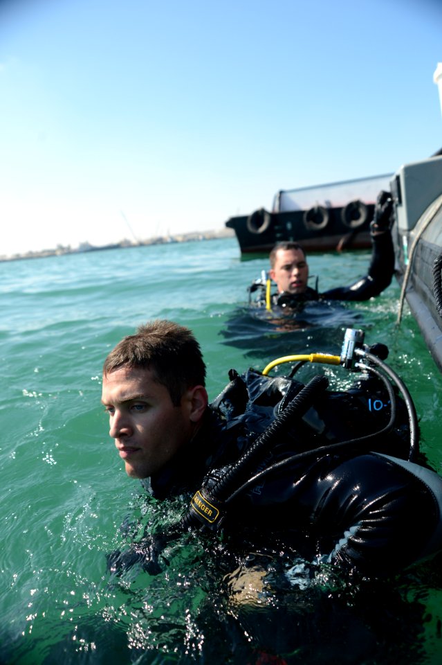 ATFP dive 130205-N-RE144-189