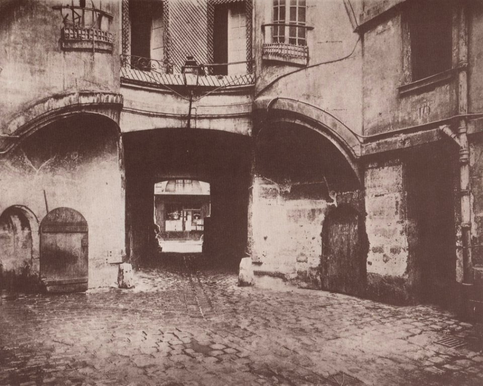 Atget, Eugène - Alte Häuser, alte Straßen, pittoreske Ansichten, Cour du Dragon (2) (Zeno Fotografie)