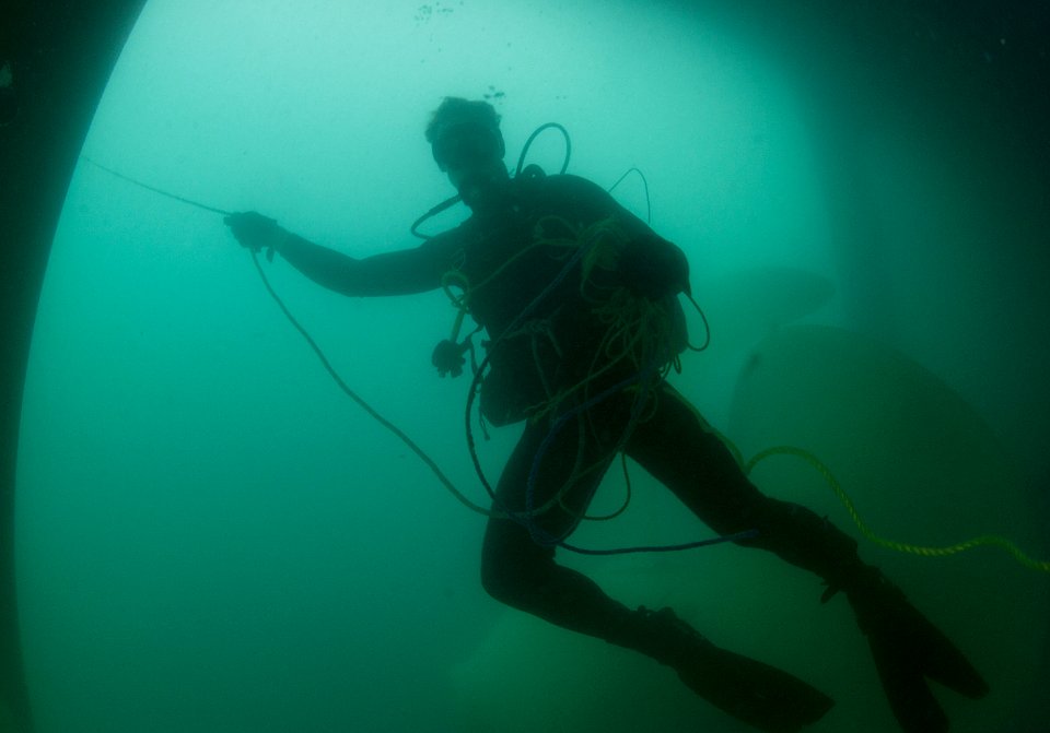 ATFP dive 130218-N-CG436-053