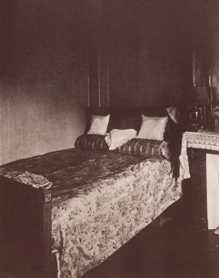 Atget, Eugène - Interieurs, Schlafzimmer eines Innenausstatters, Rue du Montparnasse (Zeno Fotografie)