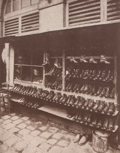 Atget, Eugène - Läden und Auslagen, Flickschuster (Zeno Fotografie)