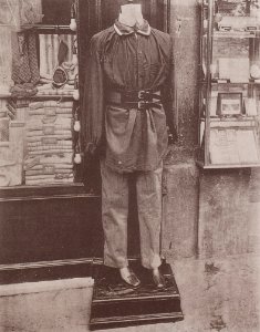 Atget, Eugène - Läden und Auslagen, Kleiderpuppe (Zeno Fotografie)