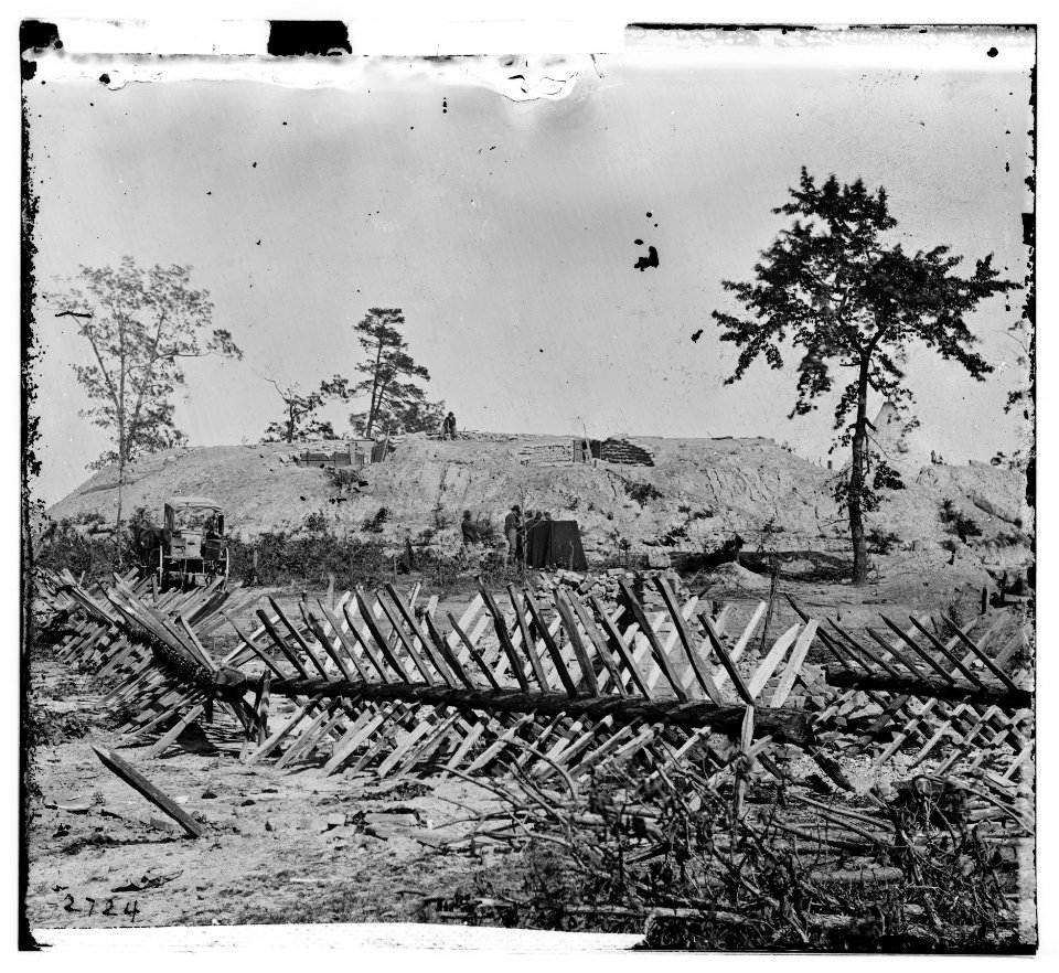 Atlanta, Ga. Chevaux-de-frise on Marietta Street; photographic wagons and darkroom beyond LOC cwpb.03599