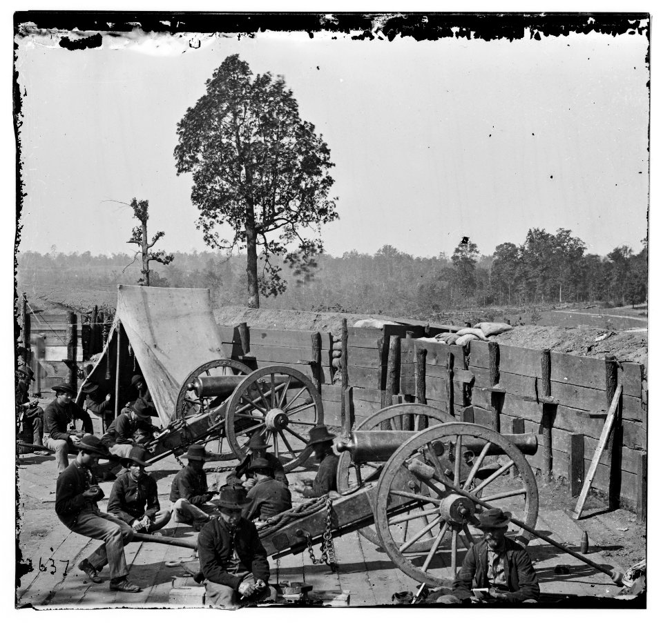 Atlanta, Ga. Federal soldiers relaxing by guns of captured fort LOC cwpb.03404