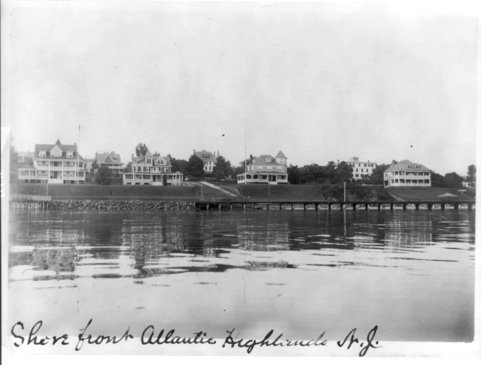 Atlantic Highlands, N.J.- shore front and Victorian houses LCCN2007682450