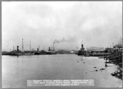 Atlantic Refining Company's plant, Schuylkill River, view below Passyunk Avenue Bridge, looking North, March 12, 1917 LCCN2012647894