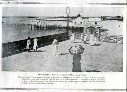 Baño de señoras en la Playa de los Pocitos - Montevideo photo