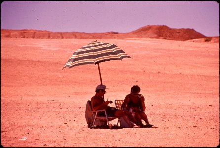 Beach at Lake Powell (4265734767)