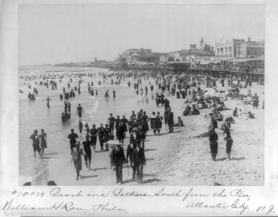 Beach and bathers south from the pier, Atlantic City, N. J. LCCN2011660940