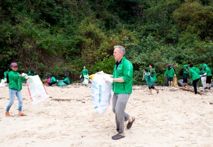 Beach Clean-up Day in Ha Long Bay (32141235961)