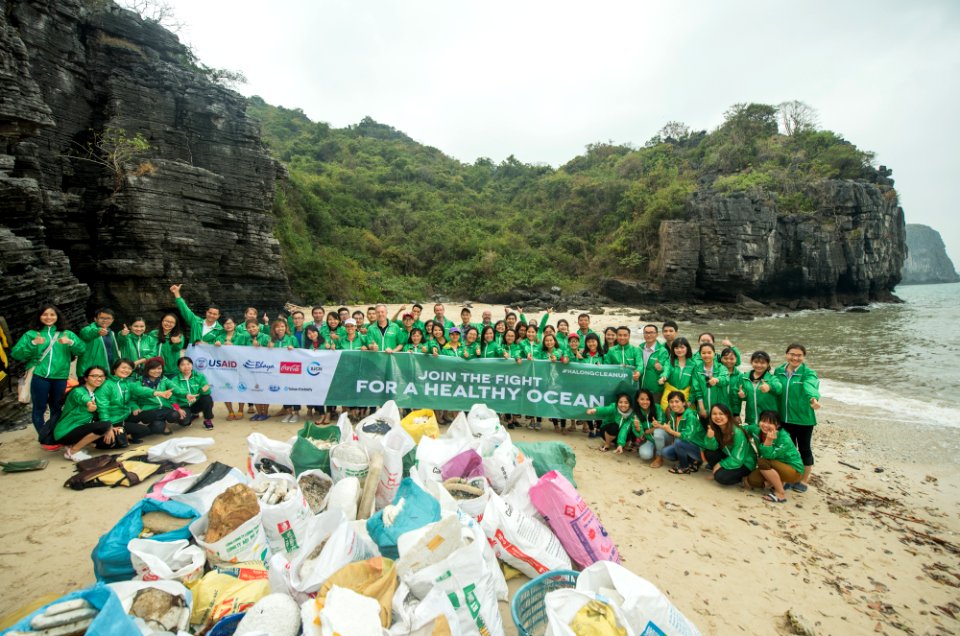 Beach Clean-up Day in Ha Long Bay (32222222616)
