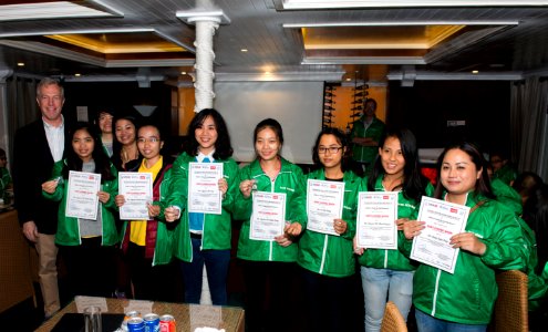 Beach Clean-up Day in Ha Long Bay (32243302915)