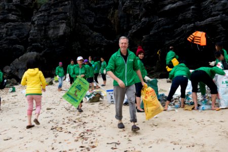 Beach Clean-up Day in Ha Long Bay (32094621842)