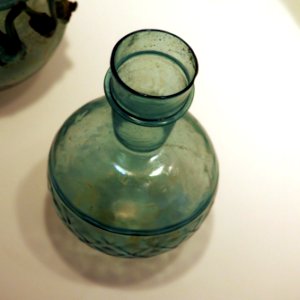 Beaker with V-shaped decor-Inv 010651-P8190073