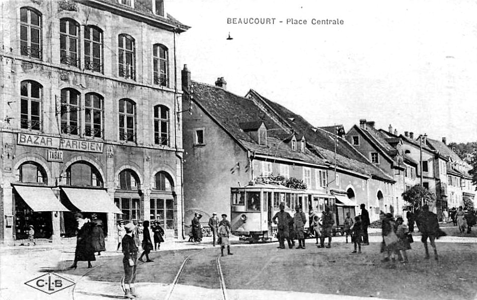 Beaucourt (90), tramway sur la place centrale