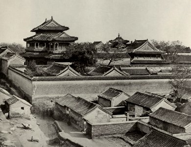 Beato, Felice A. - Ansicht des Confuzianischen Tempels vom An-ting Tor aus gesehen, Peking (Zeno Fotografie) photo