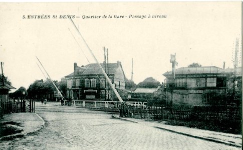 BEAUDINIERE - ESTREES STD - Quartier de la Gare - Passage à niveau photo