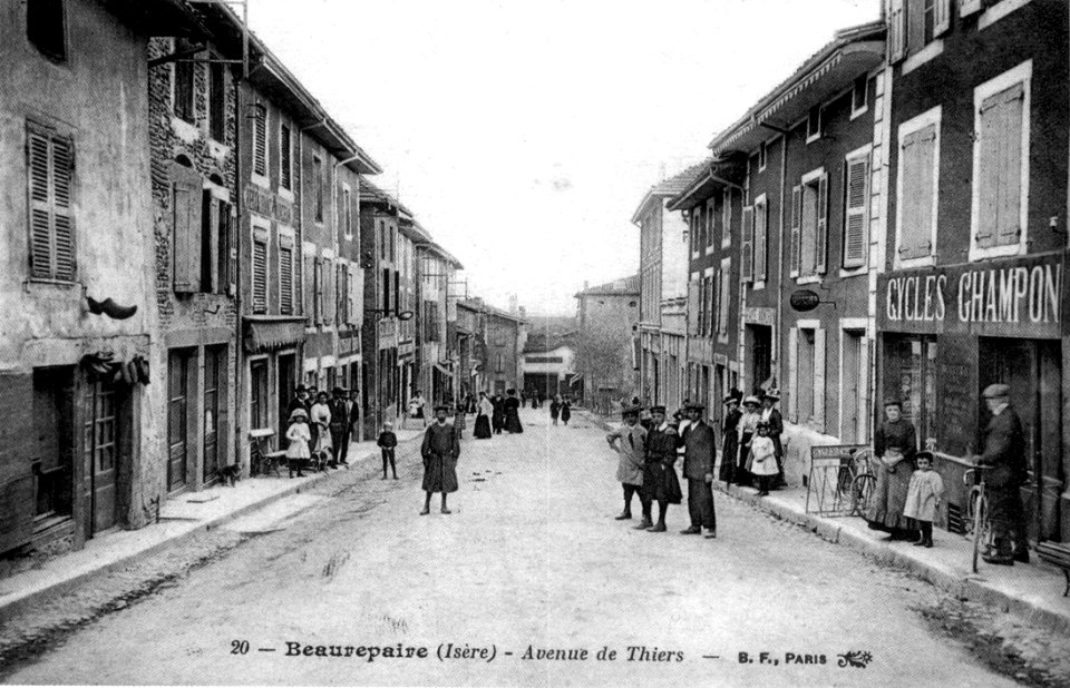 Beaurepaire, avenue de thiers, 1908, p20 L Isère les 533 communes - B F Paris
