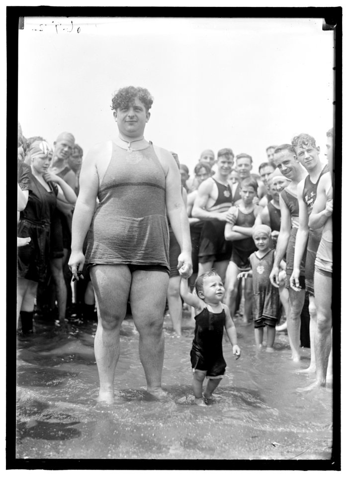BEAUTY CONTESTS AT TIDAL BASIN LCCN2016870272