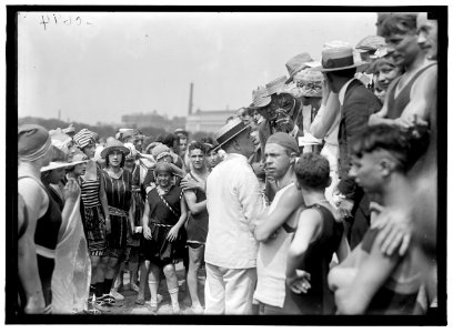 BEAUTY CONTESTS AT TIDAL BASIN LCCN2016870274