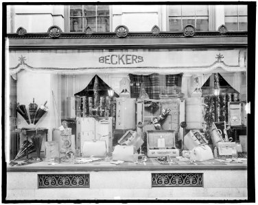 BECKER'S LEATHER GOODS. WINDOW DISPLAY LCCN2016861912