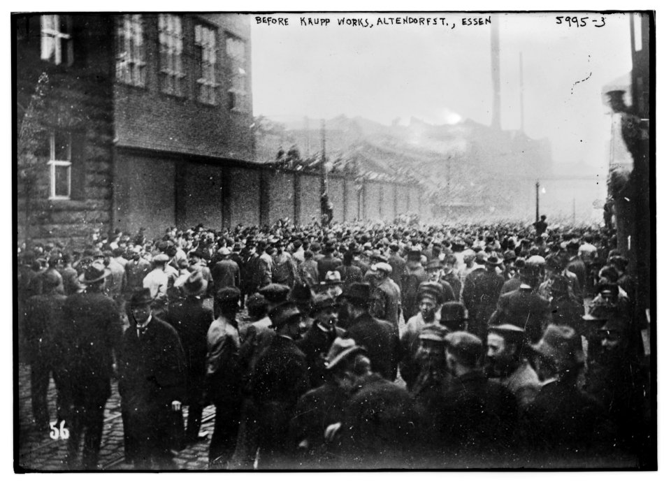 Before Krupp Works, Altendorfst, Essen LCCN2014716077