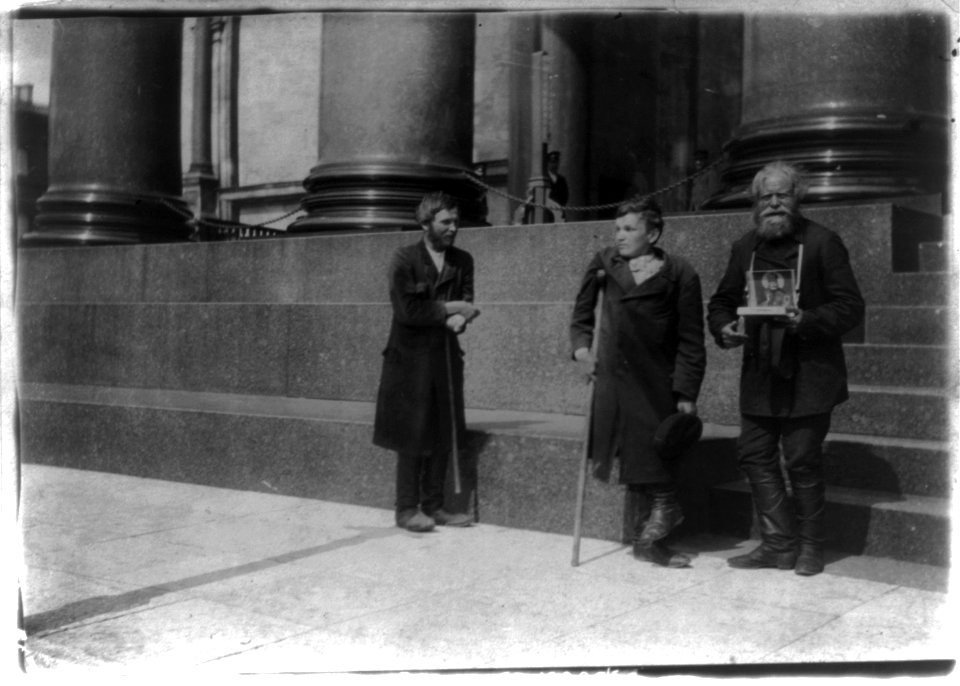 Beggars before St. Isaac's LCCN2002707751
